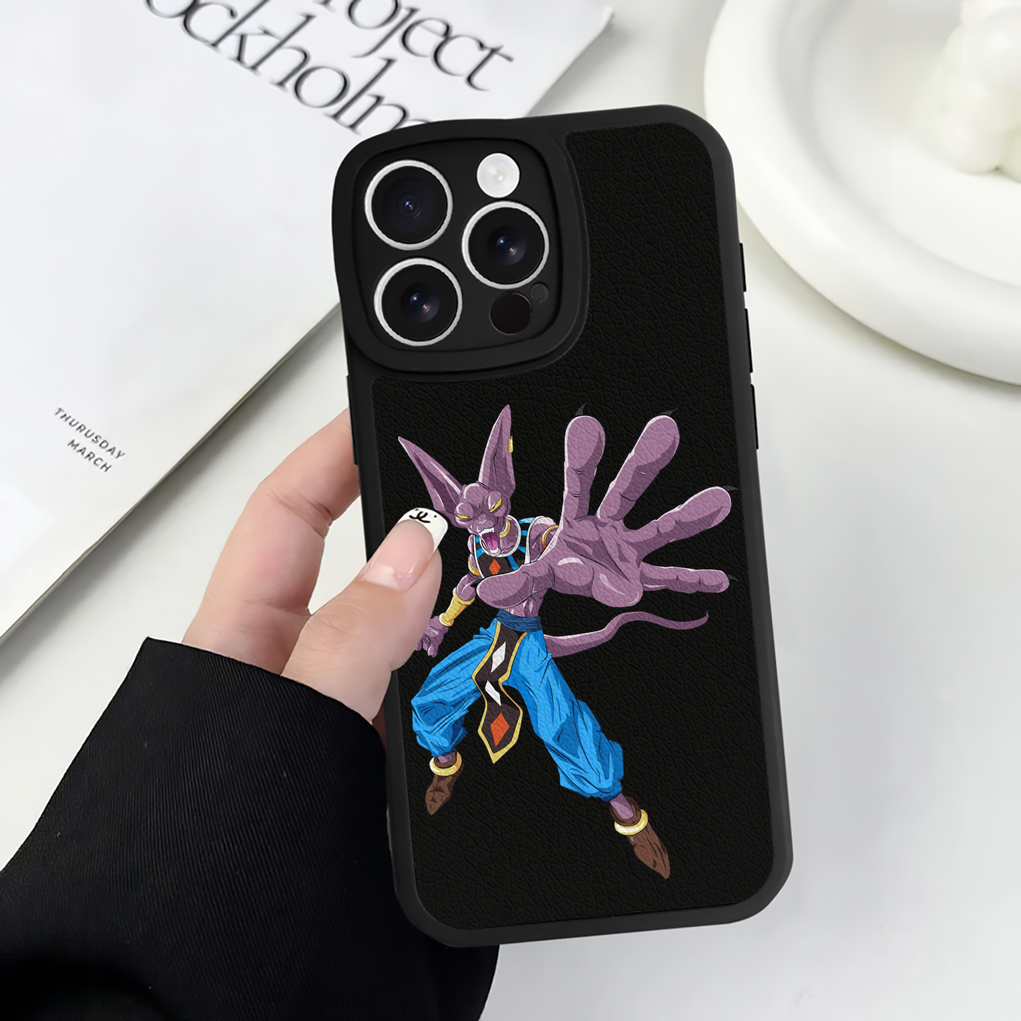（画像用） ドラゴンボール ビルス 破壊神ビルス DRAGON BALL Beerus Birusu 【iPhone 16シリーズ対応】シリコンスマホケース（レザー調） 材質：シリコン